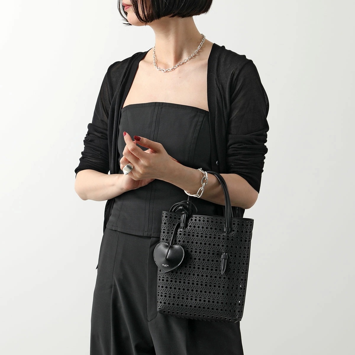 ALAIA アライア キーチェーン LE COEUR AA1P044C0Y75 レディース クロシェット キーベル キーリング ハート ネックストラップ付き レ 【mega】 ALAIA アライア キーチェーン LE COEUR AA1P044C0Y75 レディース クロシェット キーベル キーリング ハート ネックストラップ付き レ 【mega】