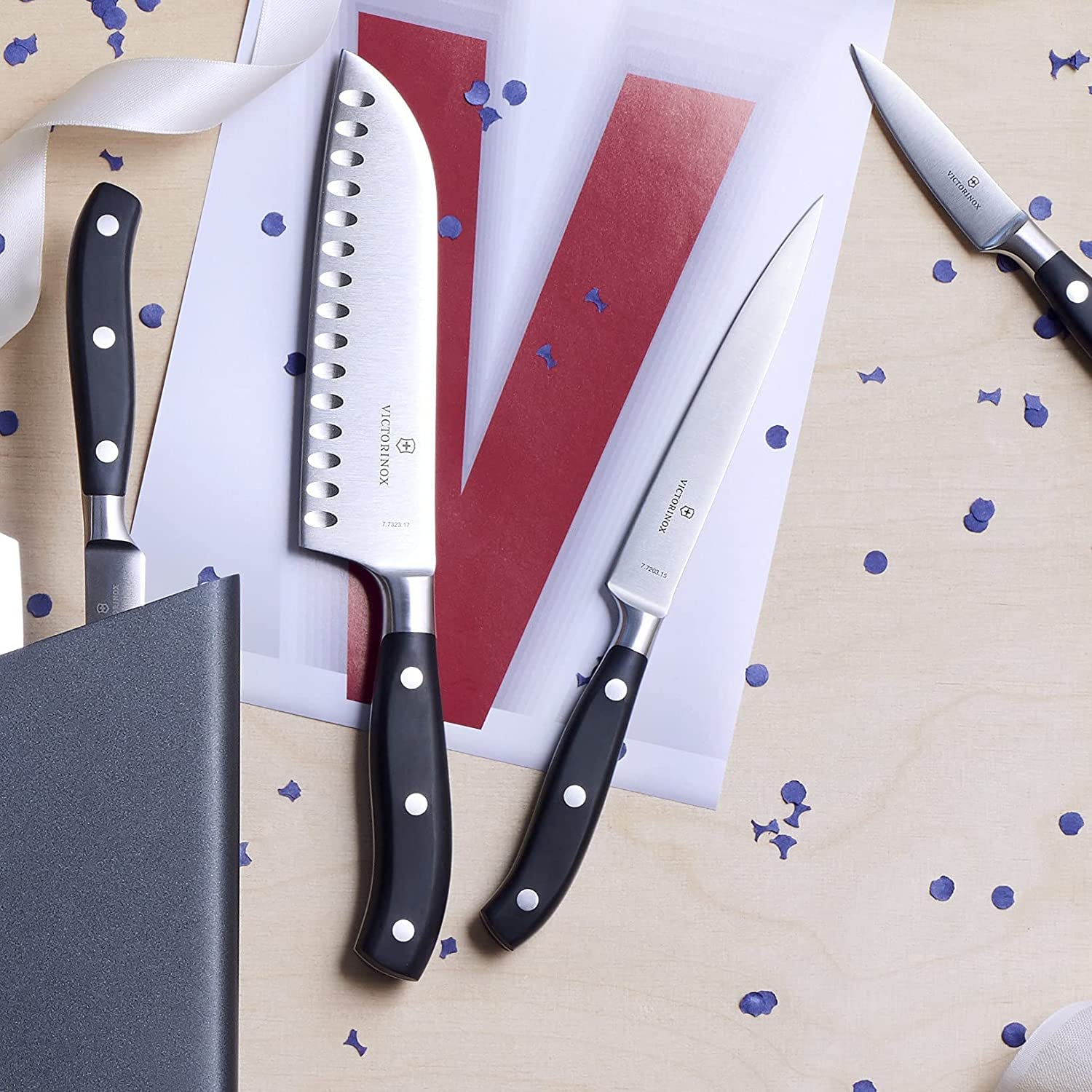 VICTORINOX(ビクトリノックス) カービングナイフ プロ仕様のペティナイフ 15cm プレーン ブラック 鋭い切れ味で精密なカットが可能 プロフェッショナル 7.7203.15G VICTORINOX(ビクトリノックス) カービングナイフ プロ仕様のペティナイフ 15cm プレーン ブラック 鋭い切れ味で精密なカットが可能 プロフェッショナル 7.7203.15G