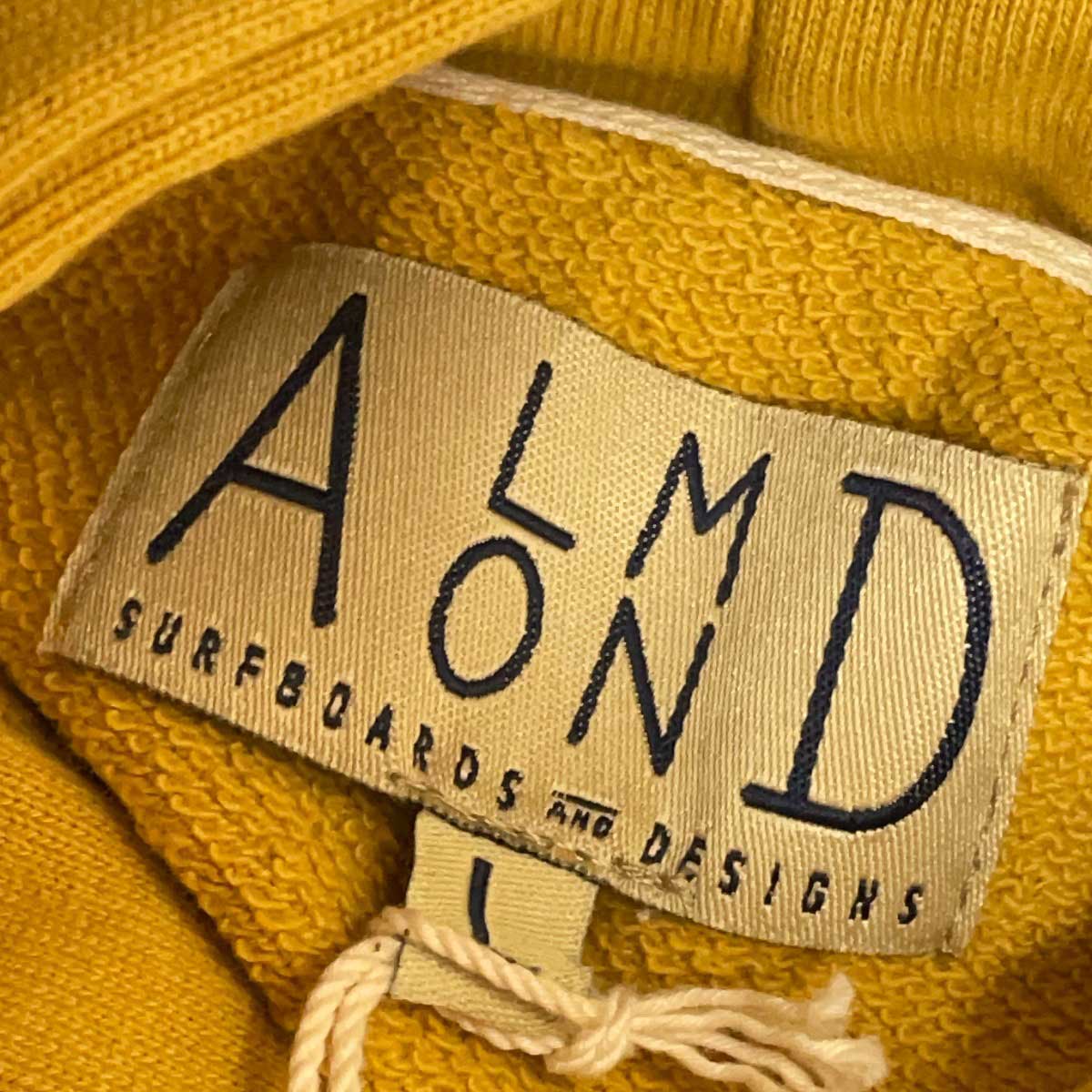 【中古・未使用品】Almond Surfboards & Design GRAVEL フーディ パーカー L マスタード HD2001 メンズ アーモンドサーフボード_3