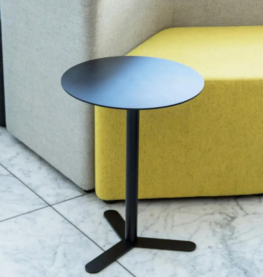 コーヒーテーブル3本足で安定性ディスプレイスタンドテーブル 家庭用テーブル 商業用テーブル サイドテーブルモダンでシンプルなリビングルームテーブル コーヒーテーブル3本足で安定性ディスプレイスタンドテーブル 家庭用テーブル 商業用テーブル サイドテーブルモダンでシンプルなリビングルームテーブル