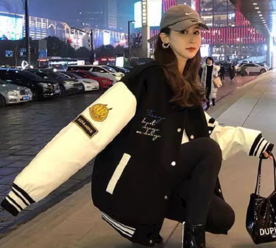 ユニフォーム風 レディース ジャケット アウター 上着 ミドル丈 長袖 スタンドカラー ベースボールカラー 異国風 厚手 ベルベット かわいい カジュアル おしゃれ かっこいい ラフ メンズライク ユニフォーム風 レディース ジャケット アウター 上着 ミドル丈 長袖 スタンドカラー ベースボールカラー 異国風 厚手 ベルベット かわいい カジュアル おしゃれ かっこいい ラフ メンズライク