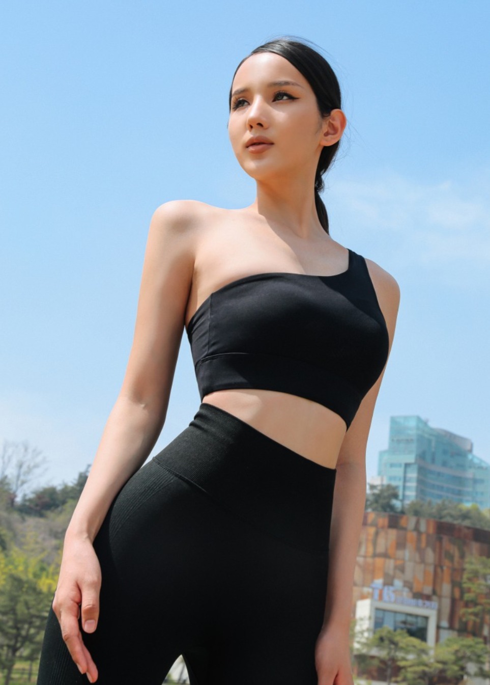 トップス トップス ミニ丈 ショート丈 袖なし ノースリーブ Uネック ラウンドネック 襟なし タイト 細身 伸縮性 かわいい 大人可愛い きれいめ シンプル カジュアル おしゃれ お洒落 かっこいい