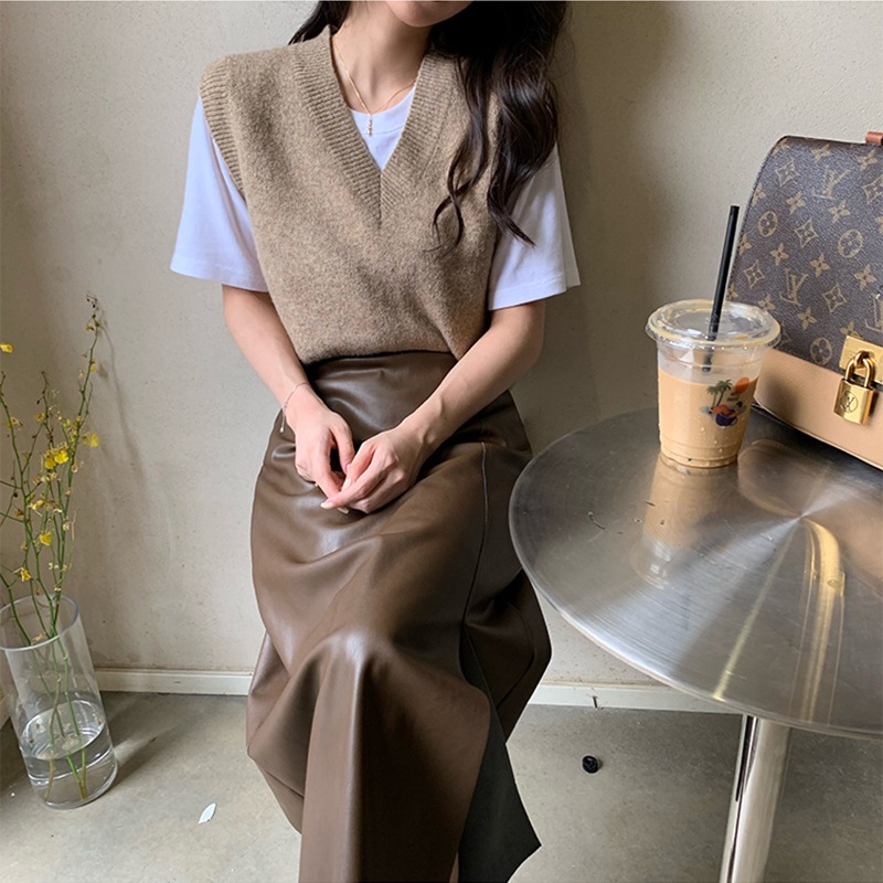 スカート ボトムス タイトスカート ミモレ ミモレ丈 ロング ロング丈 スリム タイト ストレート サイドスリット レザー きれいめ シンプル カジュアル 大人 上品 おしゃれ お洒落