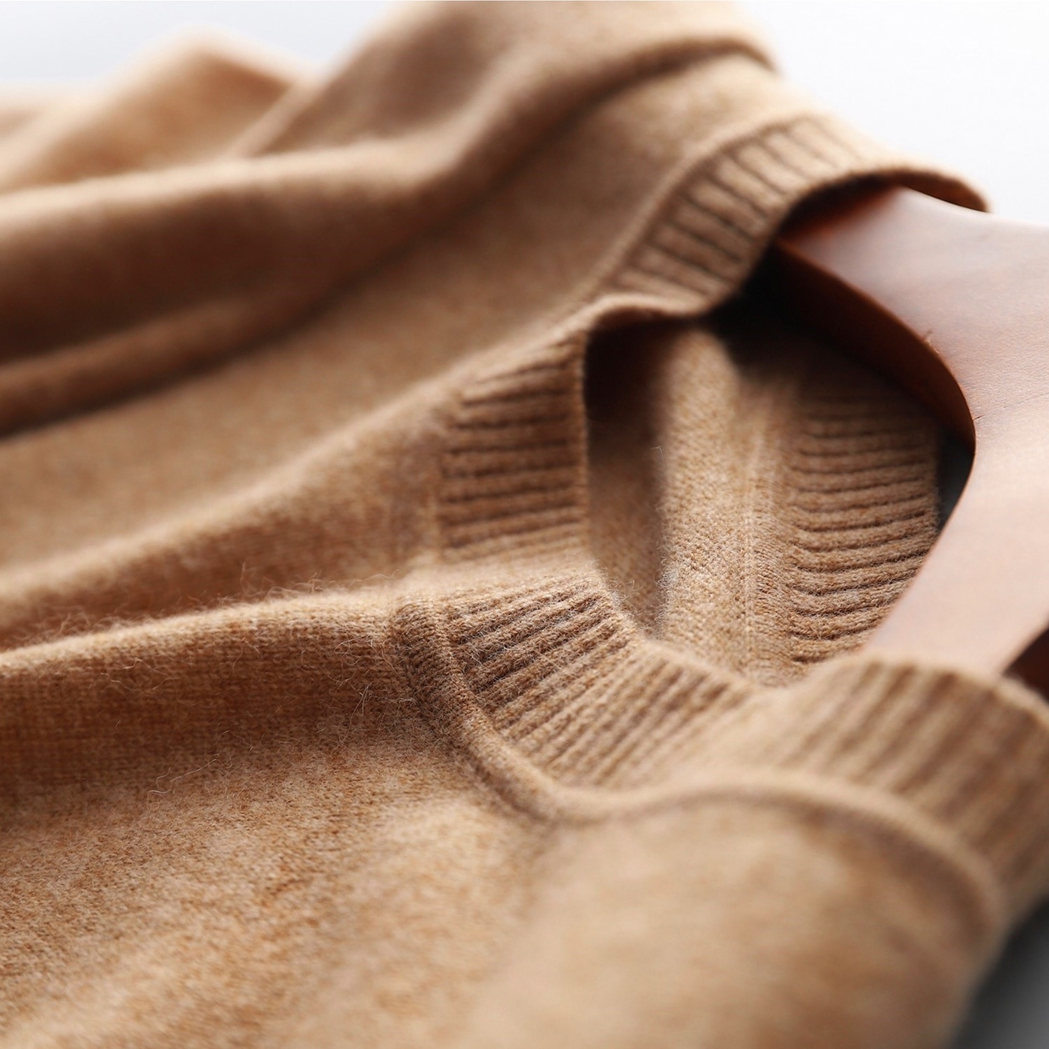 2色 ワンピース 長袖 秋冬 かわいい ニット ワンピ ひざ丈 ミモレ丈 ラウンドネック スリム タイト 細身 Iライン フリル ウエストマーク ウエストリボン 伸縮性 色展開 黒 ブラック ワンサイ