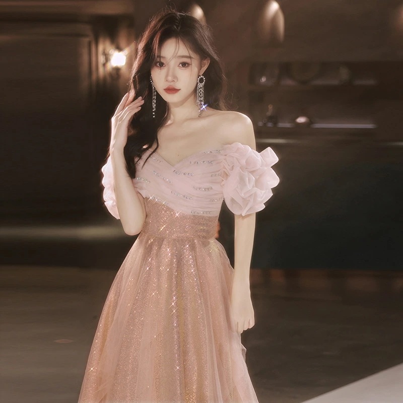 『目玉新商品』レディースドレス エレガント 高級感 ラメ感 上品 きれいめ スウィート オフショルダー 小柄 礼服 結婚式 お呼ばれ 着痩せ ロング丈 編み上げ 誕生日 姫系 プリンセス風 成人式 結