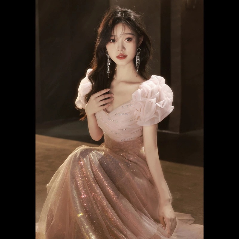 『目玉新商品』レディースドレス エレガント 高級感 ラメ感 上品 きれいめ スウィート オフショルダー 小柄 礼服 結婚式 お呼ばれ 着痩せ ロング丈 編み上げ 誕生日 姫系 プリンセス風 成人式 結