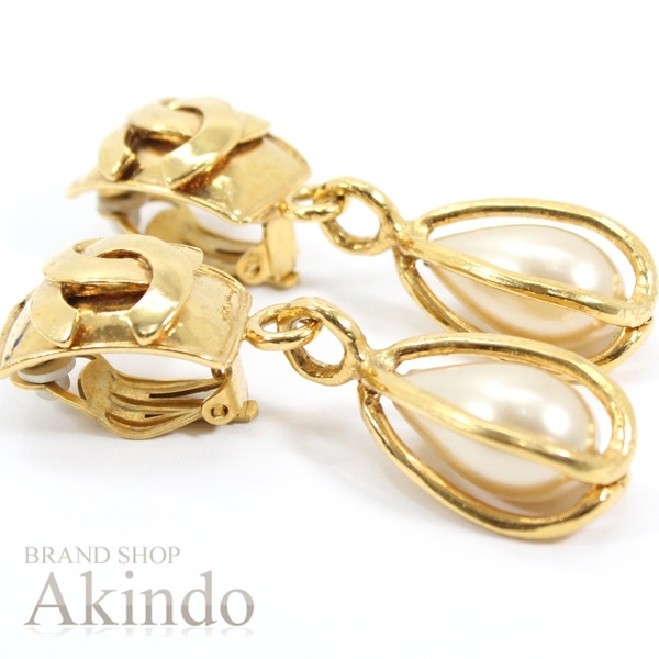 シャネル スイング イヤリング ココマーク パール ヴィンテージ 95’ イヤリング フェイクパール GP ゴールド レディース 美品 CHANEL シャネル スイング イヤリング ココマーク パール ヴィンテージ 95’ イヤリング フェイクパール GP ゴールド レディース 美品 CHANEL