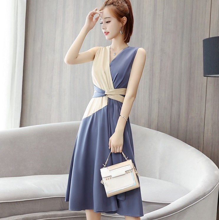 ワンピース フレアワンピース 膝下 ミモレ ミモレ丈 袖なし ノースリーブ Vネック ウエストマーク ウエストリボン バックリボン 前開き かわいい 大人可愛い 大人 上品 おしゃれ お洒落 ワンピース フレアワンピース 膝下 ミモレ ミモレ丈 袖なし ノースリーブ Vネック ウエストマーク ウエストリボン バックリボン 前開き かわいい 大人可愛い 大人 上品 おしゃれ お洒落