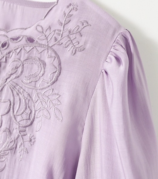 アンティーク調 トップス シャツ 袖なし 長袖 ラウンドネック 刺繍 フリル かわいい 大人可愛い きれいめ シンプル 大人 上品 おしゃれ お洒落 大人女子 キュート ガーリー エレガント とろみ感 アンティーク調 トップス シャツ 袖なし 長袖 ラウンドネック 刺繍 フリル かわいい 大人可愛い きれいめ シンプル 大人 上品 おしゃれ お洒落 大人女子 キュート ガーリー エレガント とろみ感