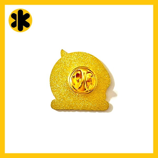 Qoo10] TWICE ロゴ メタルピンバッジ KP