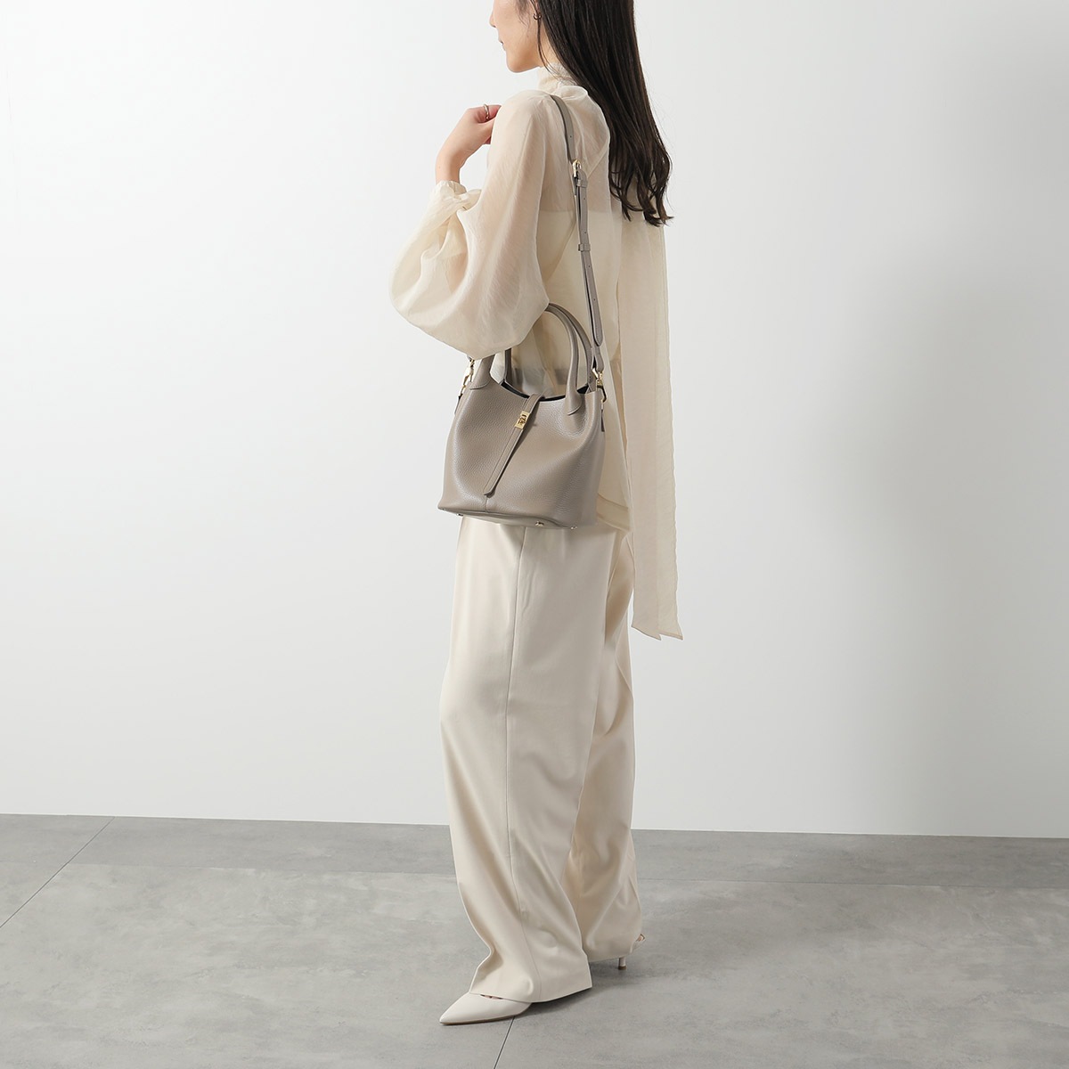 VIOLAdORO ヴィオラドーロ ハンドバッグ TRERO トレロ V-1573 レディース Wフェイスレザー ショルダーバッグ クロスボディ 鞄 カラー3色 【mega】 VIOLAdORO ヴィオラドーロ ハンドバッグ TRERO トレロ V-1573 レディース Wフェイスレザー ショルダーバッグ クロスボディ 鞄 カラー3色 【mega】