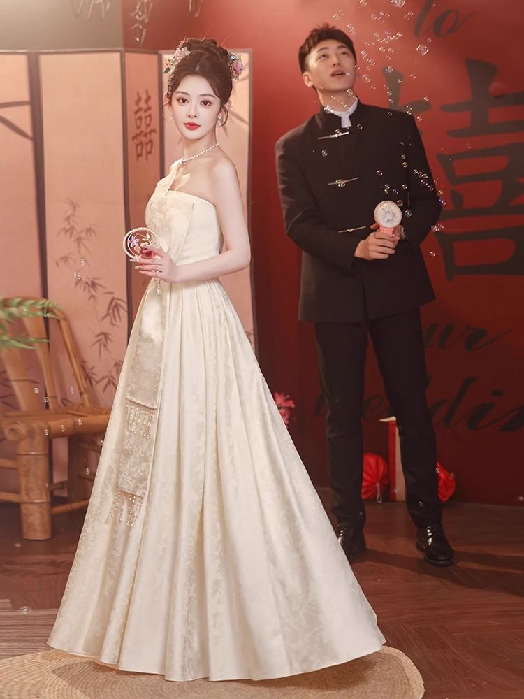 敬酒服の娘の宴会は高級感があります 敬酒服の娘の宴会は高級感があります