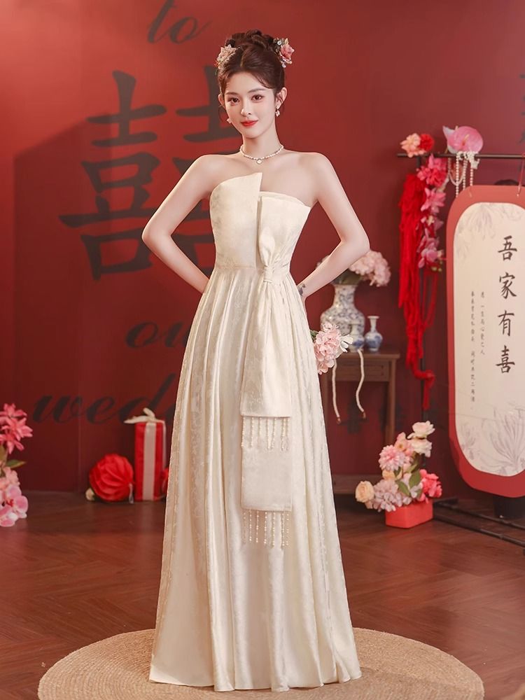 敬酒服の娘の宴会は高級感があります 敬酒服の娘の宴会は高級感があります