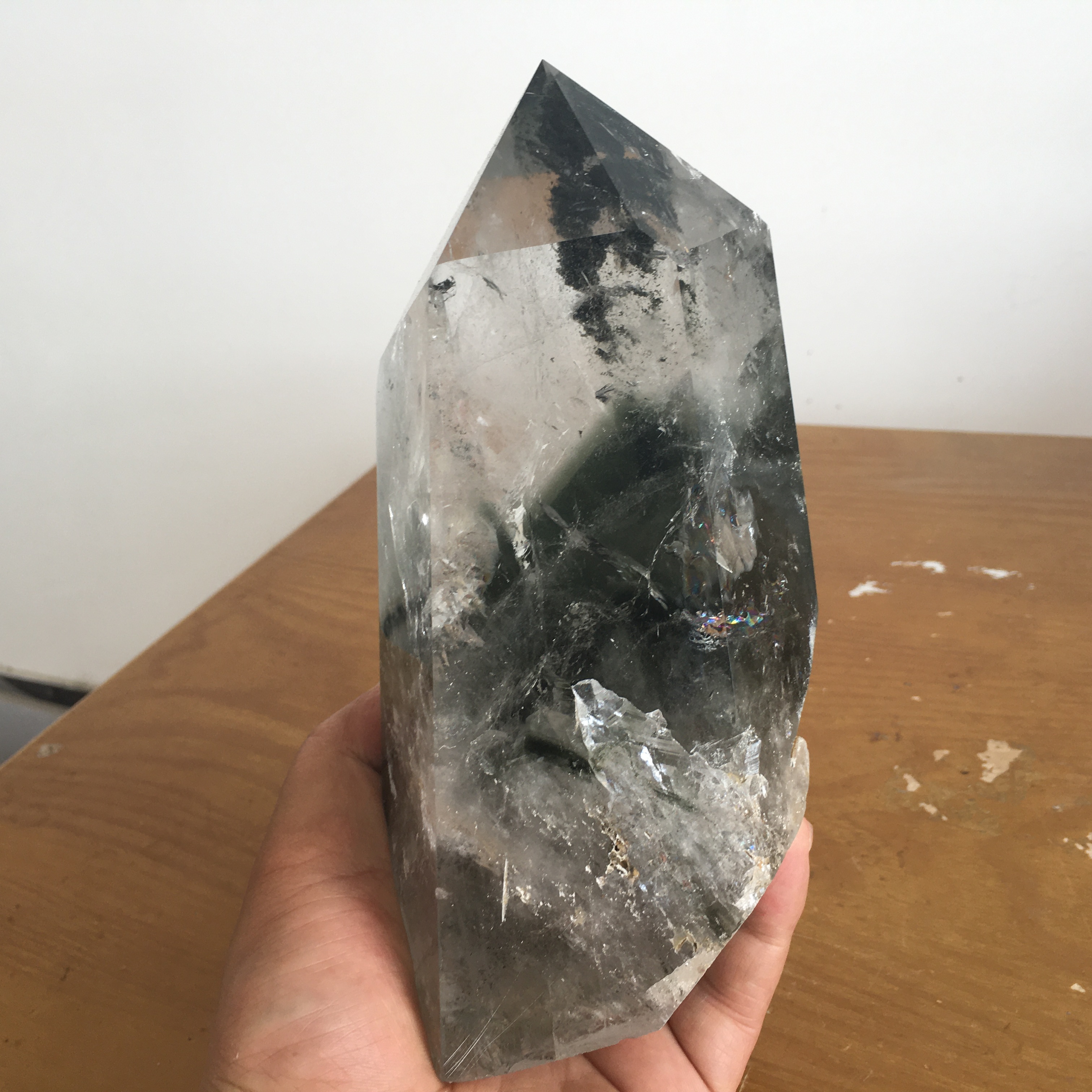 绿幽灵摆件,天然水晶,1883g 绿幽灵摆件,天然水晶,1883g