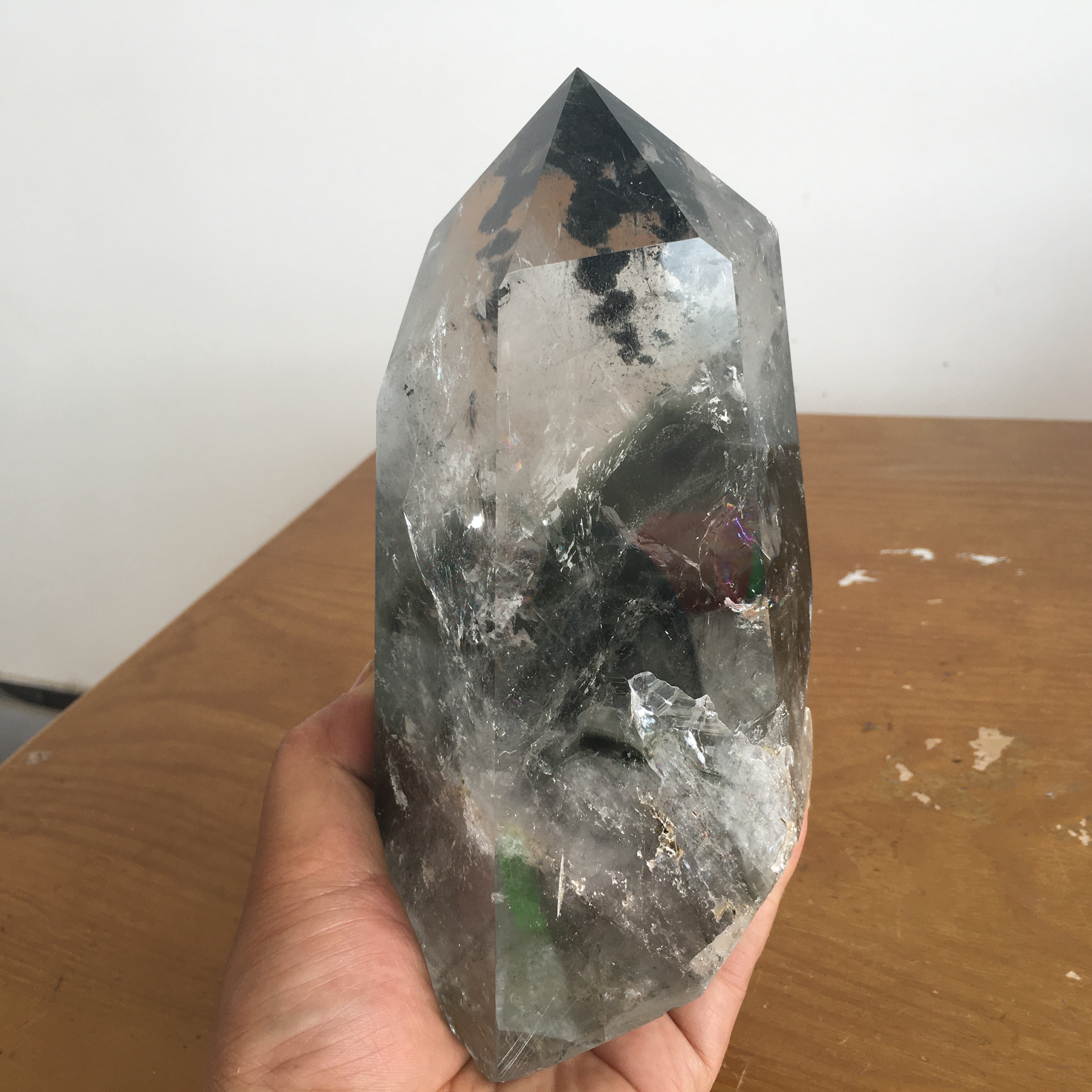 绿幽灵摆件,天然水晶,1883g 绿幽灵摆件,天然水晶,1883g