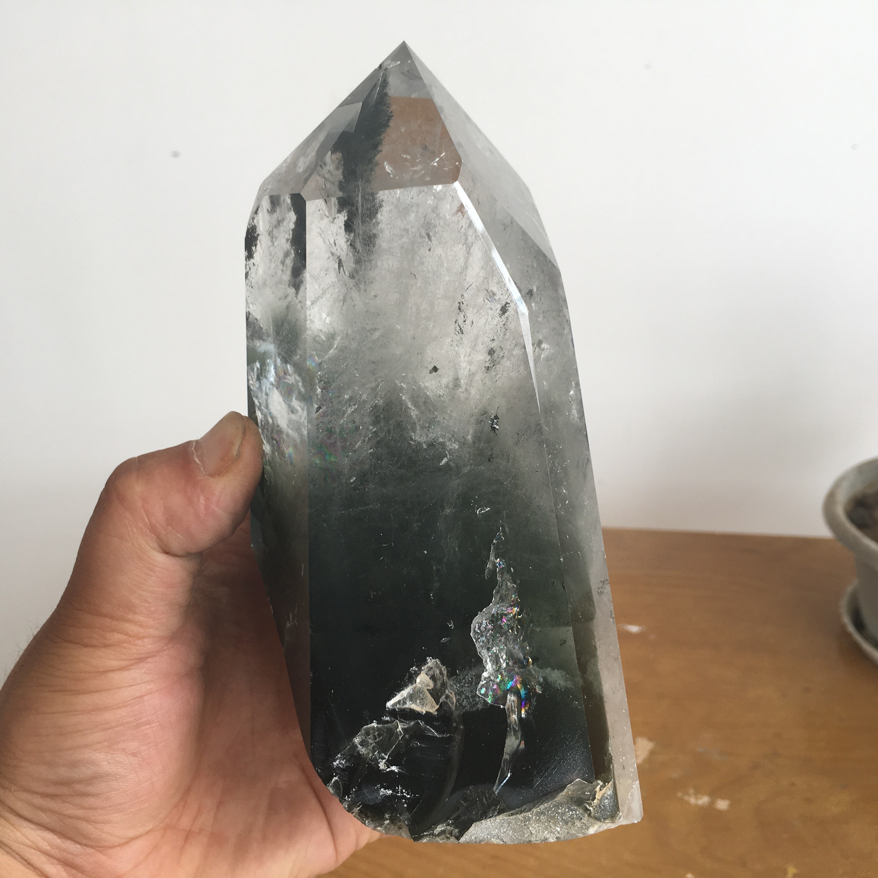 绿幽灵摆件,天然水晶,1883g 绿幽灵摆件,天然水晶,1883g