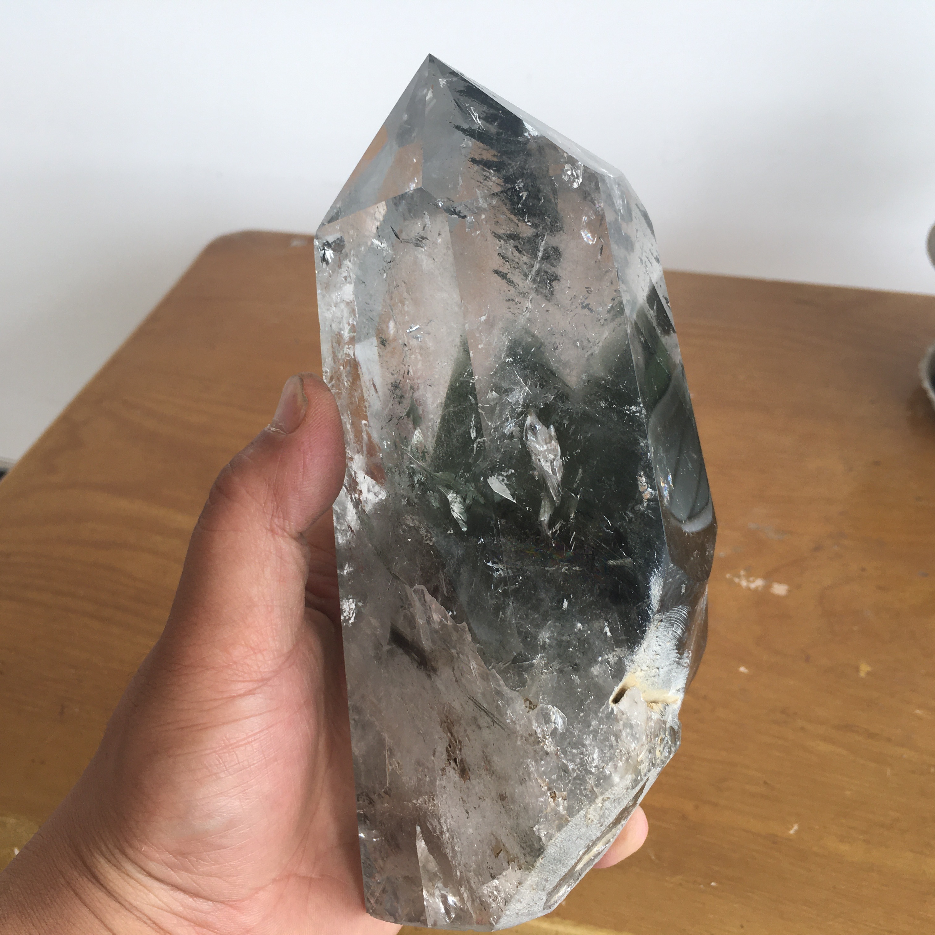 绿幽灵摆件,天然水晶,1883g 绿幽灵摆件,天然水晶,1883g