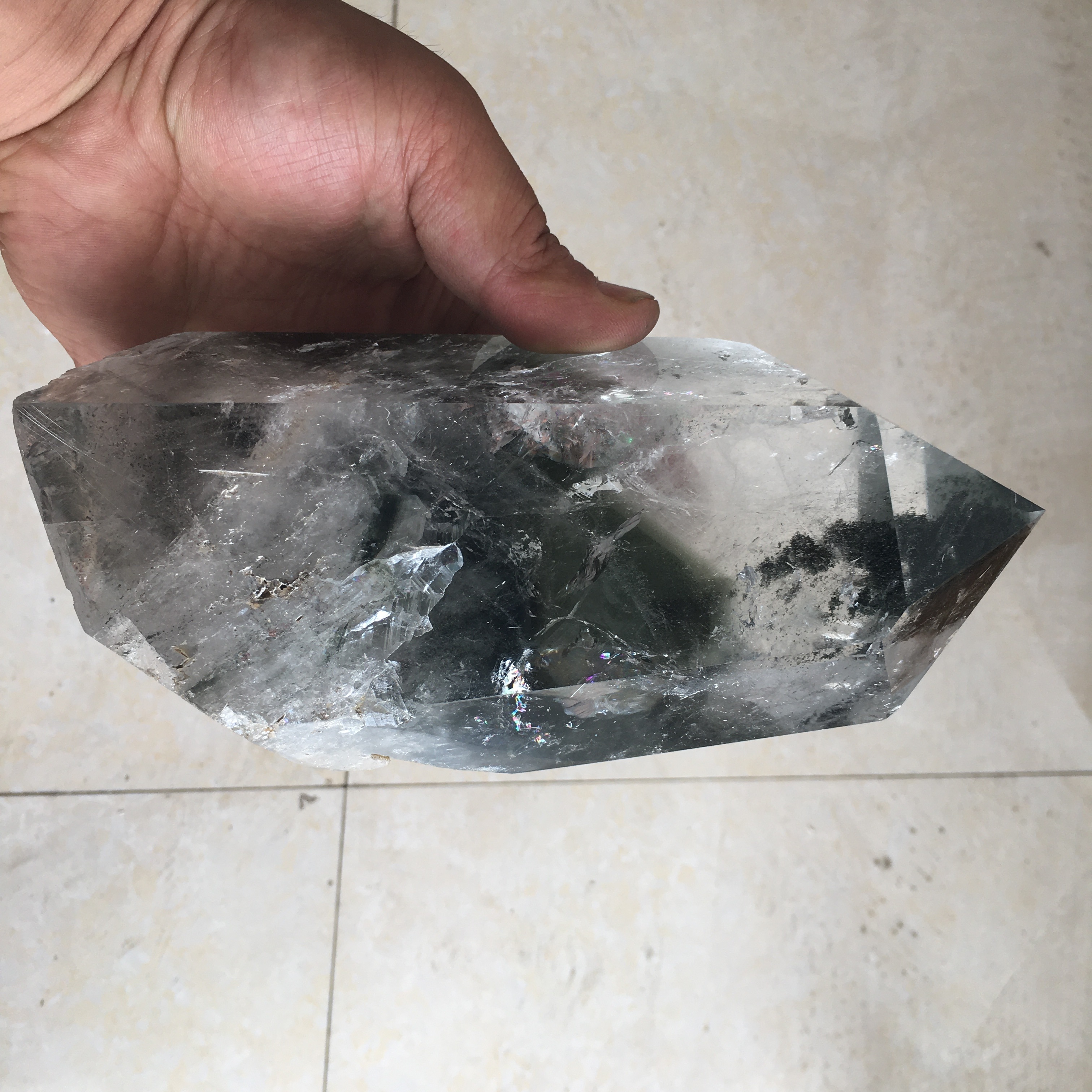绿幽灵摆件,天然水晶,1883g 绿幽灵摆件,天然水晶,1883g