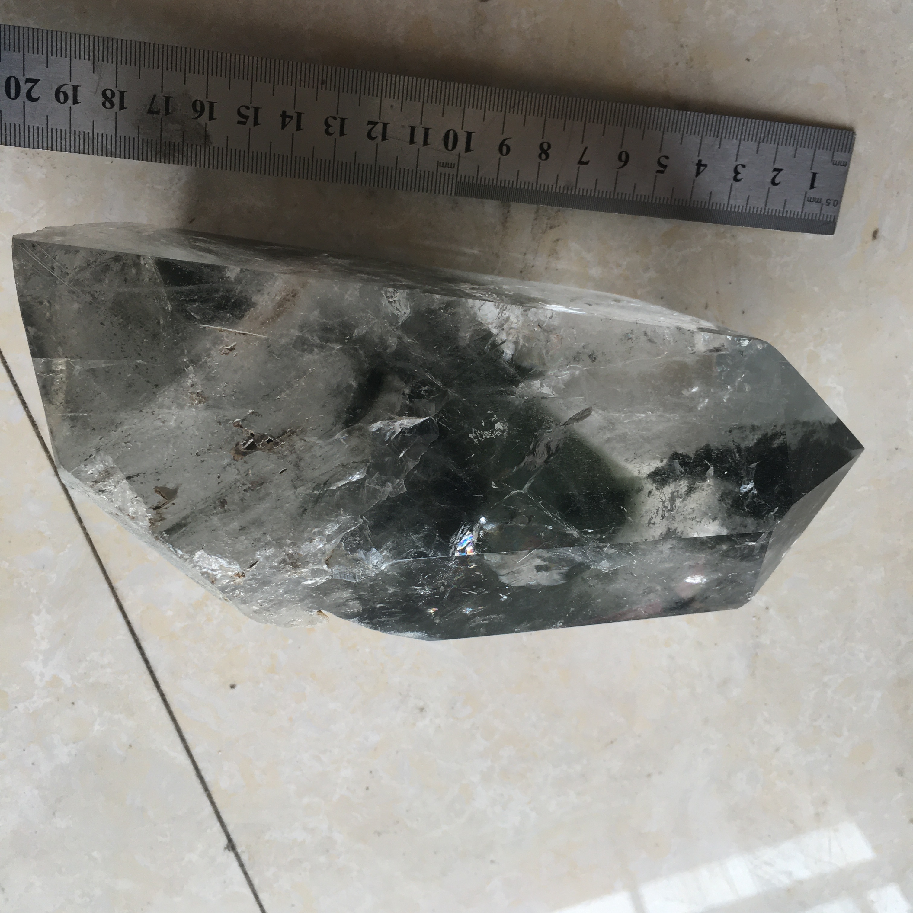 绿幽灵摆件,天然水晶,1883g 绿幽灵摆件,天然水晶,1883g