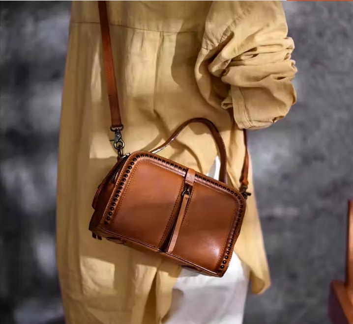 オリジナル復古手擦色本革多隔層大容量ハンドバッグ女性式カジュアル通勤斜め掛け女性バッグ オリジナル復古手擦色本革多隔層大容量ハンドバッグ女性式カジュアル通勤斜め掛け女性バッグ