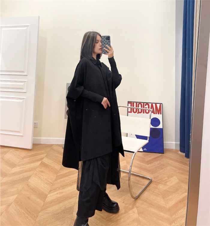 レディース変形ドルマンシャツ 春秋用 長袖 異素材切替 襟付き ロング丈 無地 個性的 ユニセックス風 オフィス向け シャツワン風