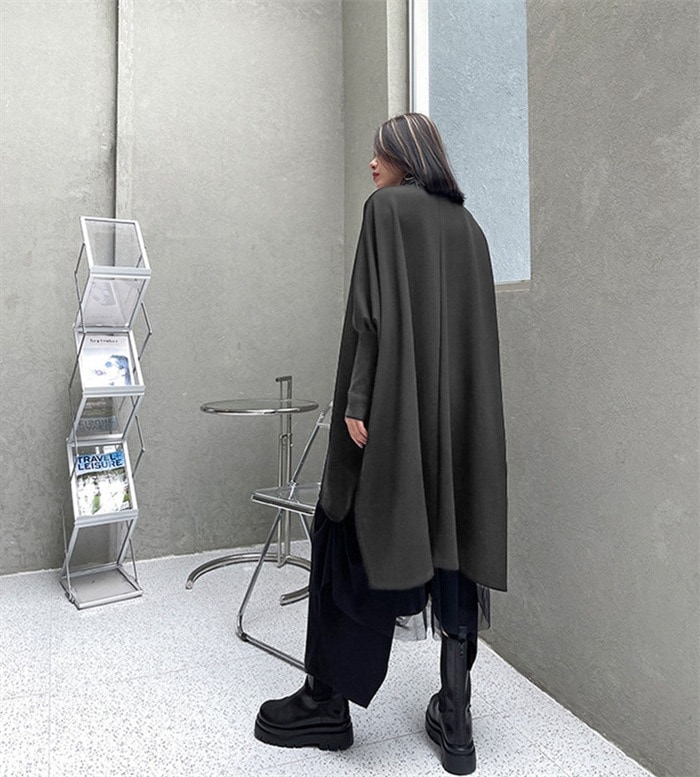 レディース変形ドルマンシャツ 春秋用 長袖 異素材切替 襟付き ロング丈 無地 個性的 ユニセックス風 オフィス向け シャツワン風