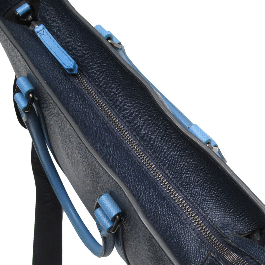 バーバリー BURBERRY ハンドバッグ ショルダーバッグ レザー ネイビー×ブルー ユニセックス t19241a バーバリー BURBERRY ハンドバッグ ショルダーバッグ レザー ネイビー×ブルー ユニセックス t19241a