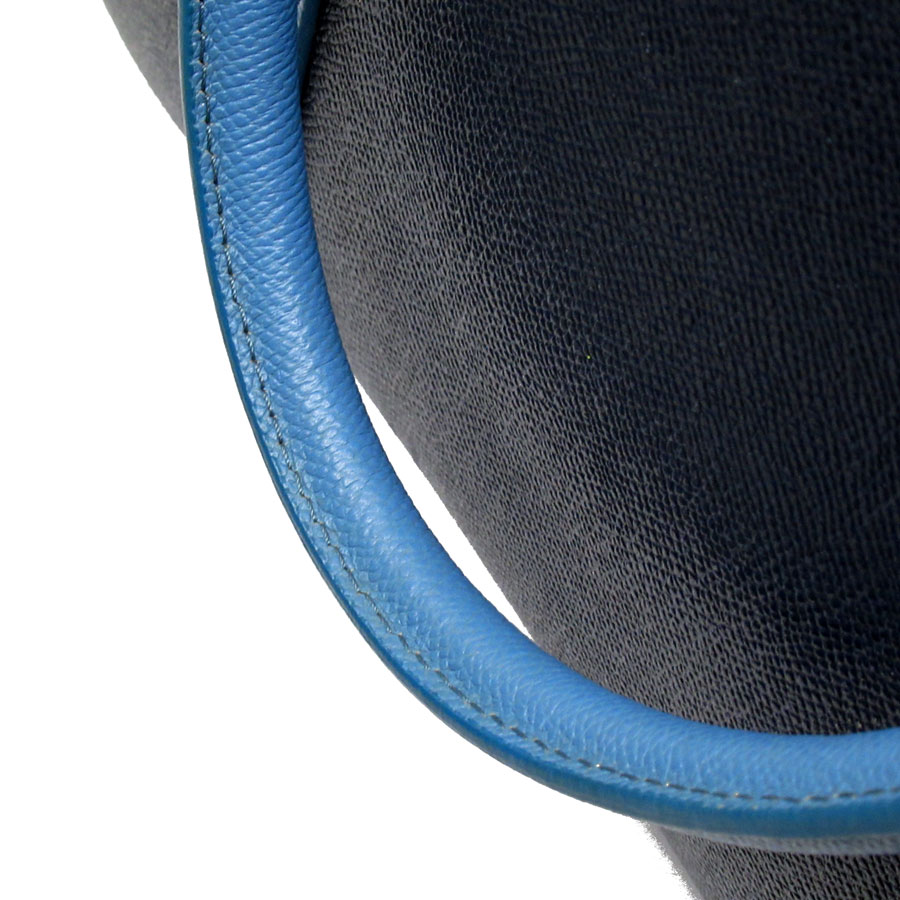 バーバリー BURBERRY ハンドバッグ ショルダーバッグ レザー ネイビー×ブルー ユニセックス t19241a バーバリー BURBERRY ハンドバッグ ショルダーバッグ レザー ネイビー×ブルー ユニセックス t19241a