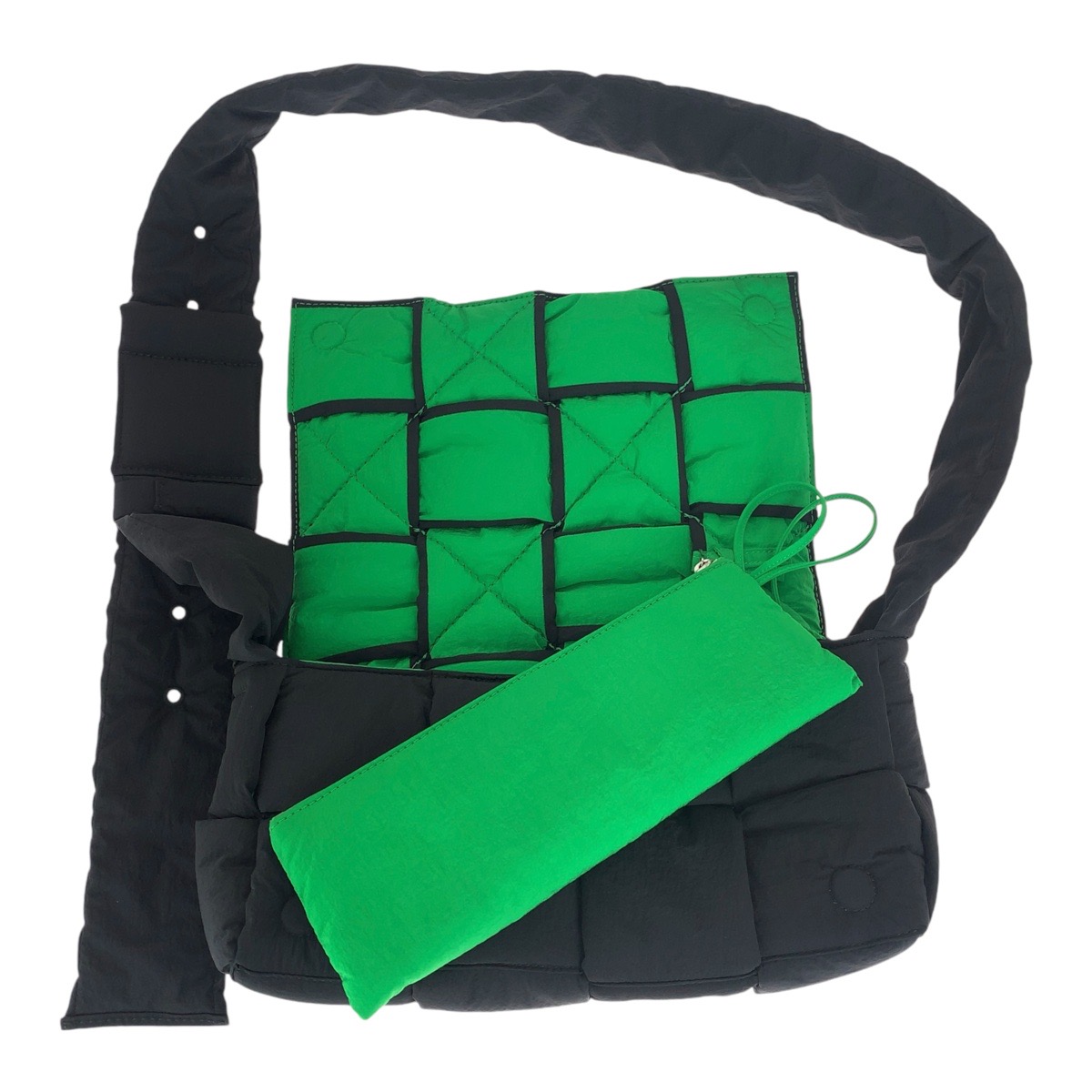 超美品 パデッド テック カセット ブラック 黒 パラキート ナイロン P02847524E クロスボディバッグ ショルダーバッグ 男女兼用 メンズ 410020 超美品 パデッド テック カセット ブラック 黒 パラキート ナイロン P02847524E クロスボディバッグ ショルダーバッグ 男女兼用 メンズ 410020