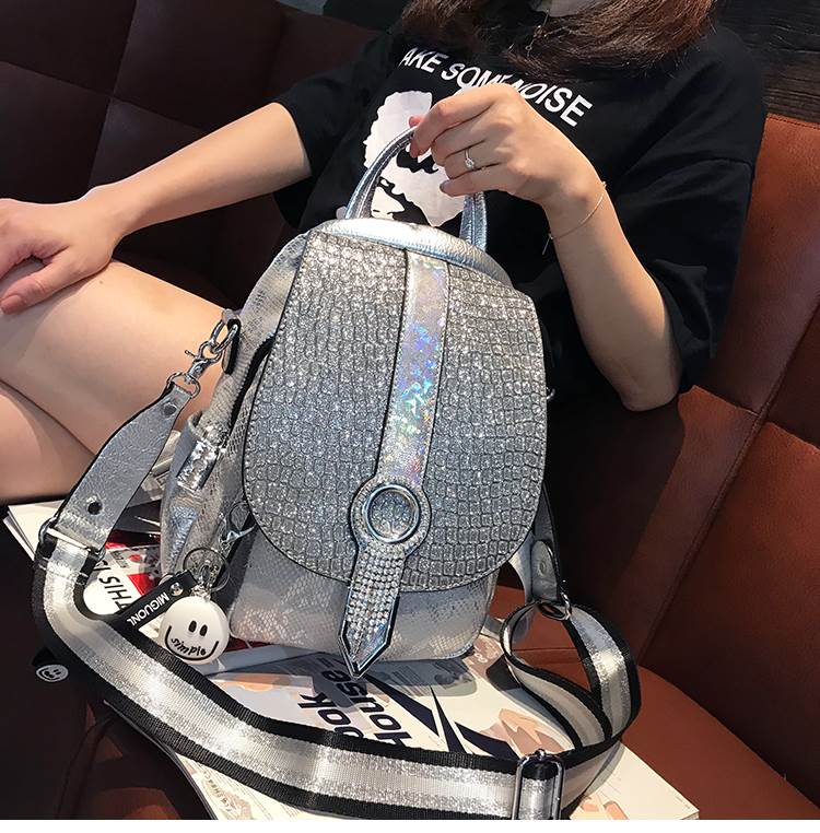 人気 新作の2色 リュックサック バックパック ラインストーン キラキラ 個性的 レディース 黒 シルバー 大容量 A4 縦型 カジュアル ストリート かっこいい 存在感 目立つ PU レザー 革 手 人気 新作の2色 リュックサック バックパック ラインストーン キラキラ 個性的 レディース 黒 シルバー 大容量 A4 縦型 カジュアル ストリート かっこいい 存在感 目立つ PU レザー 革 手