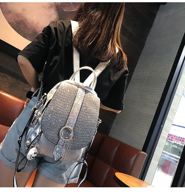人気 新作の2色 リュックサック バックパック ラインストーン キラキラ 個性的 レディース 黒 シルバー 大容量 A4 縦型 カジュアル ストリート かっこいい 存在感 目立つ PU レザー 革 手 人気 新作の2色 リュックサック バックパック ラインストーン キラキラ 個性的 レディース 黒 シルバー 大容量 A4 縦型 カジュアル ストリート かっこいい 存在感 目立つ PU レザー 革 手