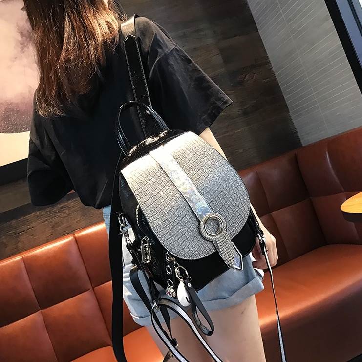 人気 新作の2色 リュックサック バックパック ラインストーン キラキラ 個性的 レディース 黒 シルバー 大容量 A4 縦型 カジュアル ストリート かっこいい 存在感 目立つ PU レザー 革 手 人気 新作の2色 リュックサック バックパック ラインストーン キラキラ 個性的 レディース 黒 シルバー 大容量 A4 縦型 カジュアル ストリート かっこいい 存在感 目立つ PU レザー 革 手
