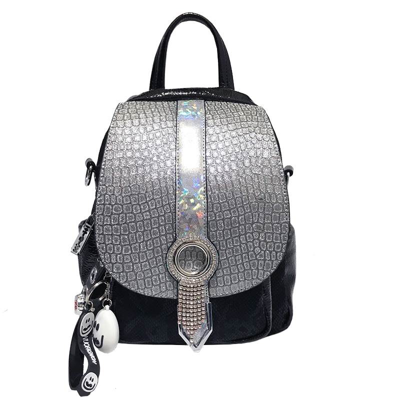 人気 新作の2色 リュックサック バックパック ラインストーン キラキラ 個性的 レディース 黒 シルバー 大容量 A4 縦型 カジュアル ストリート かっこいい 存在感 目立つ PU レザー 革 手 人気 新作の2色 リュックサック バックパック ラインストーン キラキラ 個性的 レディース 黒 シルバー 大容量 A4 縦型 カジュアル ストリート かっこいい 存在感 目立つ PU レザー 革 手