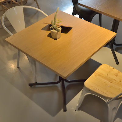 即納国産 カフェテーブル スクエア スチール脚 ダ : 家具・インテリア 新作定番