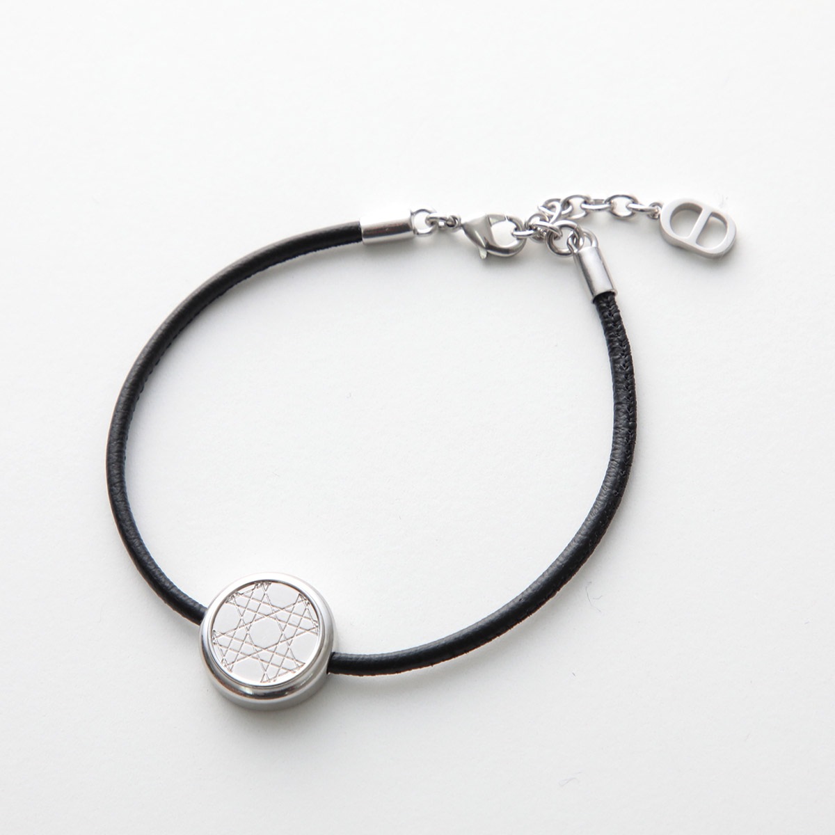 Dior ディオール コードブレスレット B2538HOMLE メンズ レザー ロゴ カナージュ メタルコイン CDチャーム 004 B2538HOMLE_D004 Dior ディオール コードブレスレット B2538HOMLE メンズ レザー ロゴ カナージュ メタルコイン CDチャーム 004 B2538HOMLE_D004