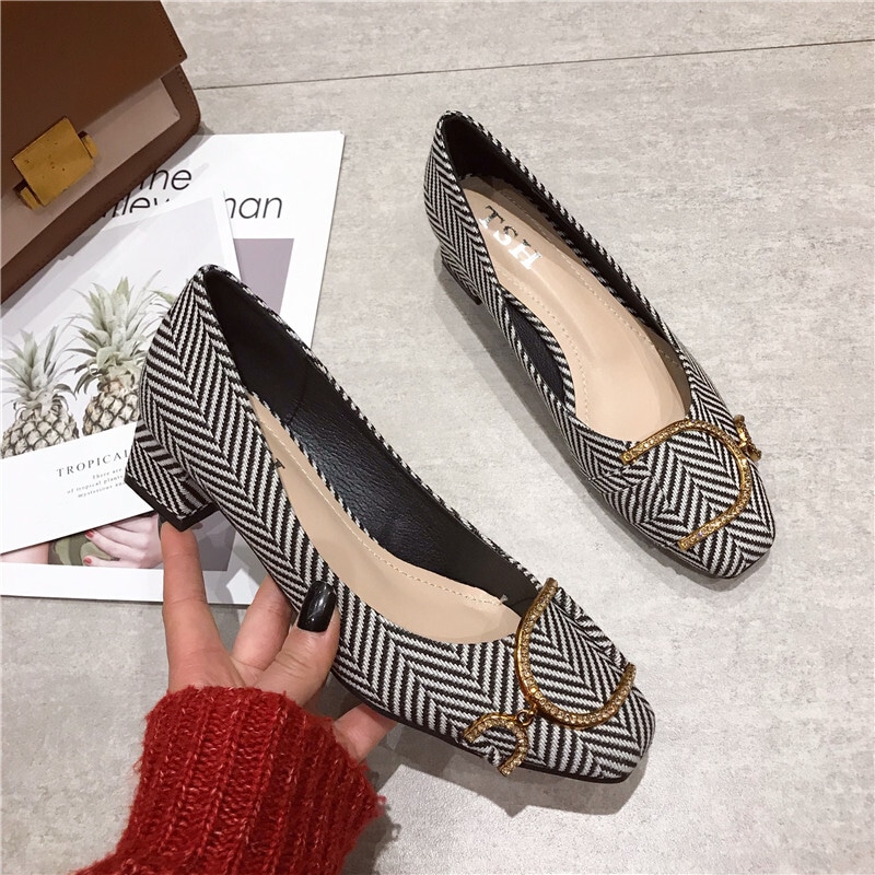 シューズ 靴 くつ クツ パンプス レディースシューズ スクエアトゥパンプス ヒールパンプス ヒール 太ヒール チャンキーヒール ミドルヒール スクエアトゥ 歩きやすい 履きやすい 疲れにくい