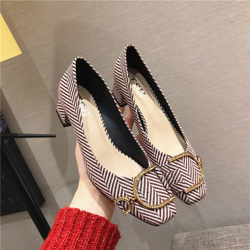 シューズ 靴 くつ クツ パンプス レディースシューズ スクエアトゥパンプス ヒールパンプス ヒール 太ヒール チャンキーヒール ミドルヒール スクエアトゥ 歩きやすい 履きやすい 疲れにくい