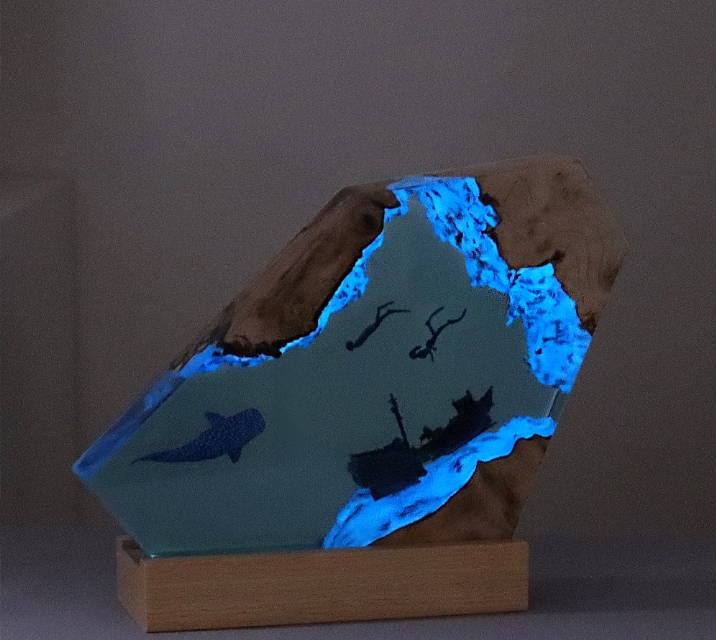 ジンベエザメ ナイトライト LEDライト テーブルランプ スタンド ベッドサイド ムードライト 樹脂装飾