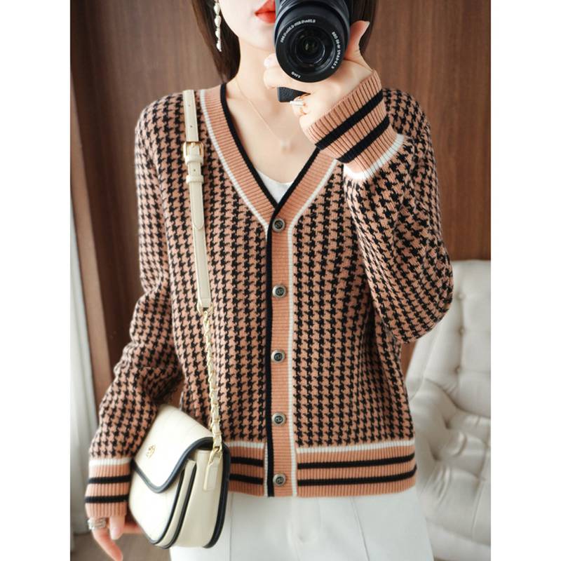 カーディガン レディース 秋冬 ニット セーター 保温 レトロ お洒落 Vネック チェック エレガント 暖かい 肌に優しい 秋 トップス アウター 母親へ コート 羽織 通勤 普段着 オフィス ニット カーディガン レディース 秋冬 ニット セーター 保温 レトロ お洒落 Vネック チェック エレガント 暖かい 肌に優しい 秋 トップス アウター 母親へ コート 羽織 通勤 普段着 オフィス ニット