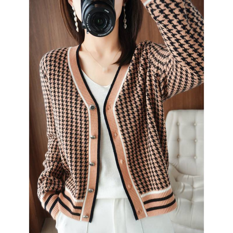 カーディガン レディース 秋冬 ニット セーター 保温 レトロ お洒落 Vネック チェック エレガント 暖かい 肌に優しい 秋 トップス アウター 母親へ コート 羽織 通勤 普段着 オフィス ニット カーディガン レディース 秋冬 ニット セーター 保温 レトロ お洒落 Vネック チェック エレガント 暖かい 肌に優しい 秋 トップス アウター 母親へ コート 羽織 通勤 普段着 オフィス ニット