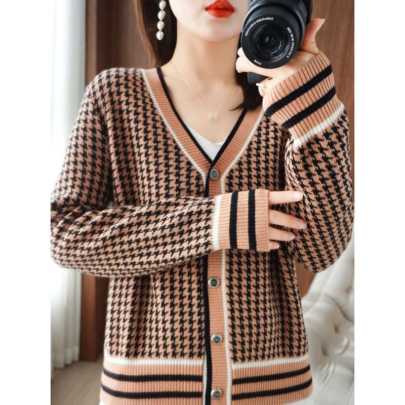 カーディガン レディース 秋冬 ニット セーター 保温 レトロ お洒落 Vネック チェック エレガント 暖かい 肌に優しい 秋 トップス アウター 母親へ コート 羽織 通勤 普段着 オフィス ニット カーディガン レディース 秋冬 ニット セーター 保温 レトロ お洒落 Vネック チェック エレガント 暖かい 肌に優しい 秋 トップス アウター 母親へ コート 羽織 通勤 普段着 オフィス ニット