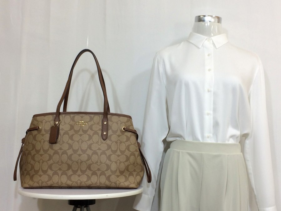 シグネチャー ショルダーバッグ PVC ブラウン F57842 【中古品】 シグネチャー ショルダーバッグ PVC ブラウン F57842 【中古品】