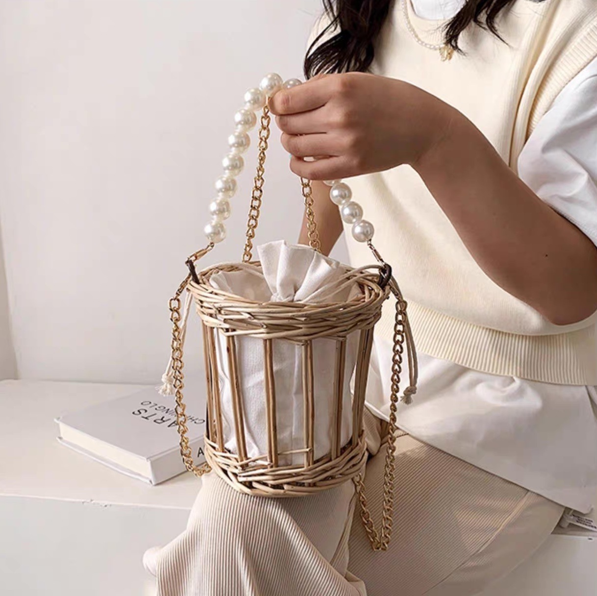 バッグ カバン 手持ち 巾着 かごバッグ 便利 軽量 自立 スクエア 四角 ラウンド 丸型 パール チェーン カゴ かわいい 大人可愛い きれいめ シンプル カジュアル 上品 お洒落 レトロ アジアン バッグ カバン 手持ち 巾着 かごバッグ 便利 軽量 自立 スクエア 四角 ラウンド 丸型 パール チェーン カゴ かわいい 大人可愛い きれいめ シンプル カジュアル 上品 お洒落 レトロ アジアン