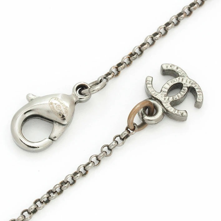 【美品】シャネル ビジュー ココマーク ガンメタカラー ラインストーン 【ペンダント】 【美品】シャネル ビジュー ココマーク ガンメタカラー ラインストーン 【ペンダント】