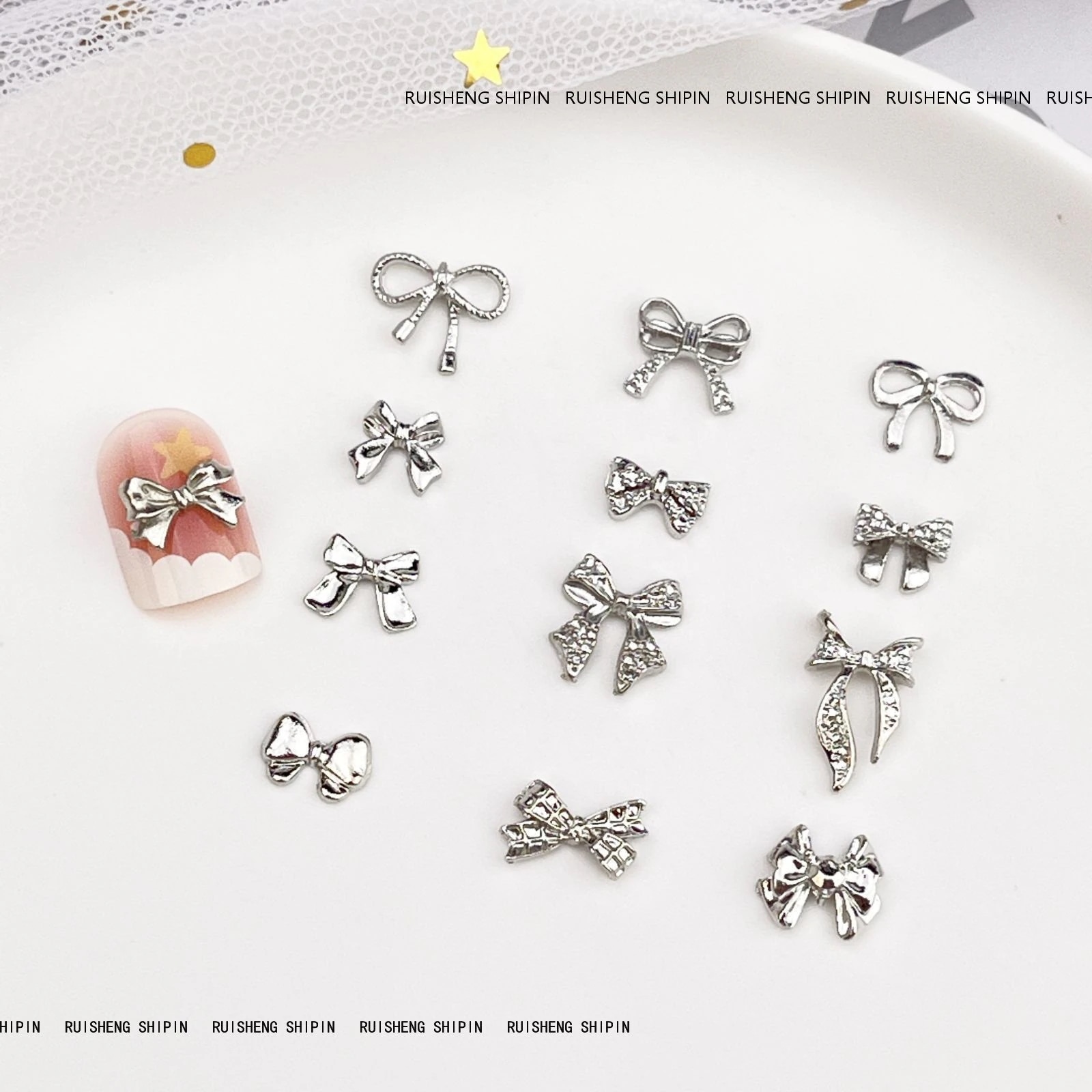 【10個セット】粒入合金の蝶結びのネイルアクセサリーのレトロで軽い豪華な白k色のリボンの銀色の蝶ネクタイの爪のアクセサリー 【10個セット】粒入合金の蝶結びのネイルアクセサリーのレトロで軽い豪華な白k色のリボンの銀色の蝶ネクタイの爪のアクセサリー