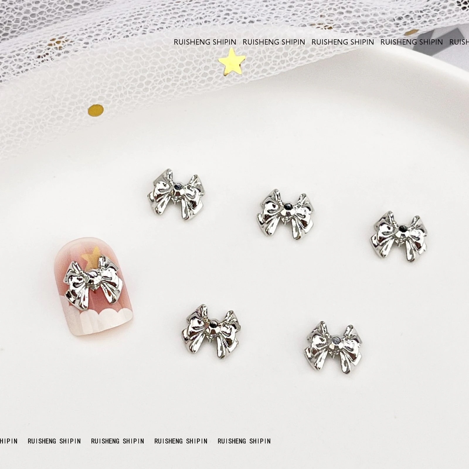 【10個セット】粒入合金の蝶結びのネイルアクセサリーのレトロで軽い豪華な白k色のリボンの銀色の蝶ネクタイの爪のアクセサリー 【10個セット】粒入合金の蝶結びのネイルアクセサリーのレトロで軽い豪華な白k色のリボンの銀色の蝶ネクタイの爪のアクセサリー