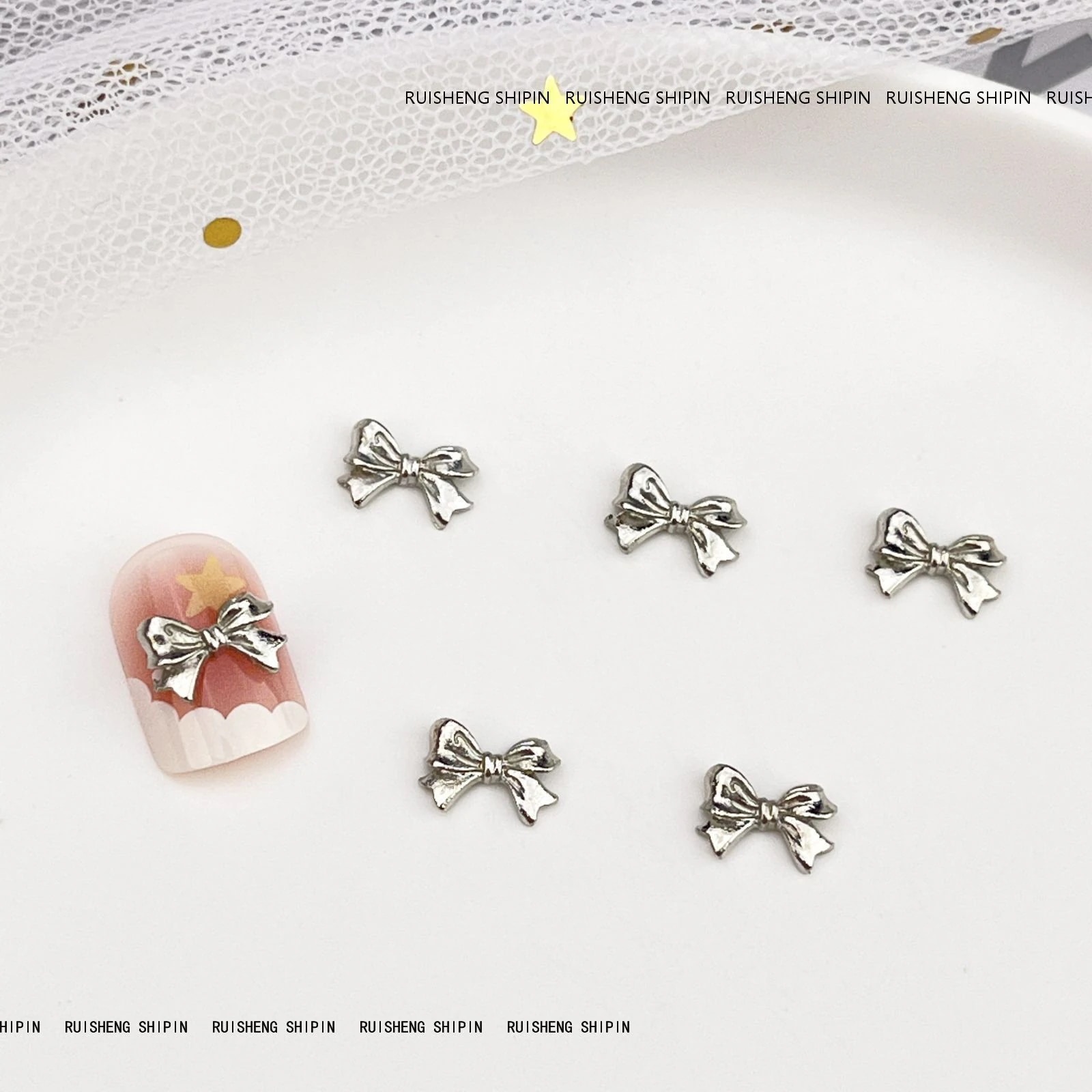 【10個セット】粒入合金の蝶結びのネイルアクセサリーのレトロで軽い豪華な白k色のリボンの銀色の蝶ネクタイの爪のアクセサリー 【10個セット】粒入合金の蝶結びのネイルアクセサリーのレトロで軽い豪華な白k色のリボンの銀色の蝶ネクタイの爪のアクセサリー