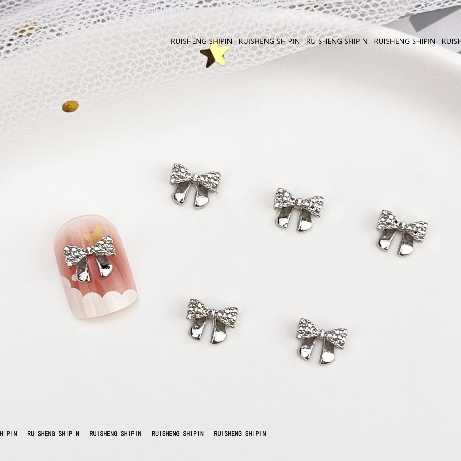 【10個セット】粒入合金の蝶結びのネイルアクセサリーのレトロで軽い豪華な白k色のリボンの銀色の蝶ネクタイの爪のアクセサリー 【10個セット】粒入合金の蝶結びのネイルアクセサリーのレトロで軽い豪華な白k色のリボンの銀色の蝶ネクタイの爪のアクセサリー