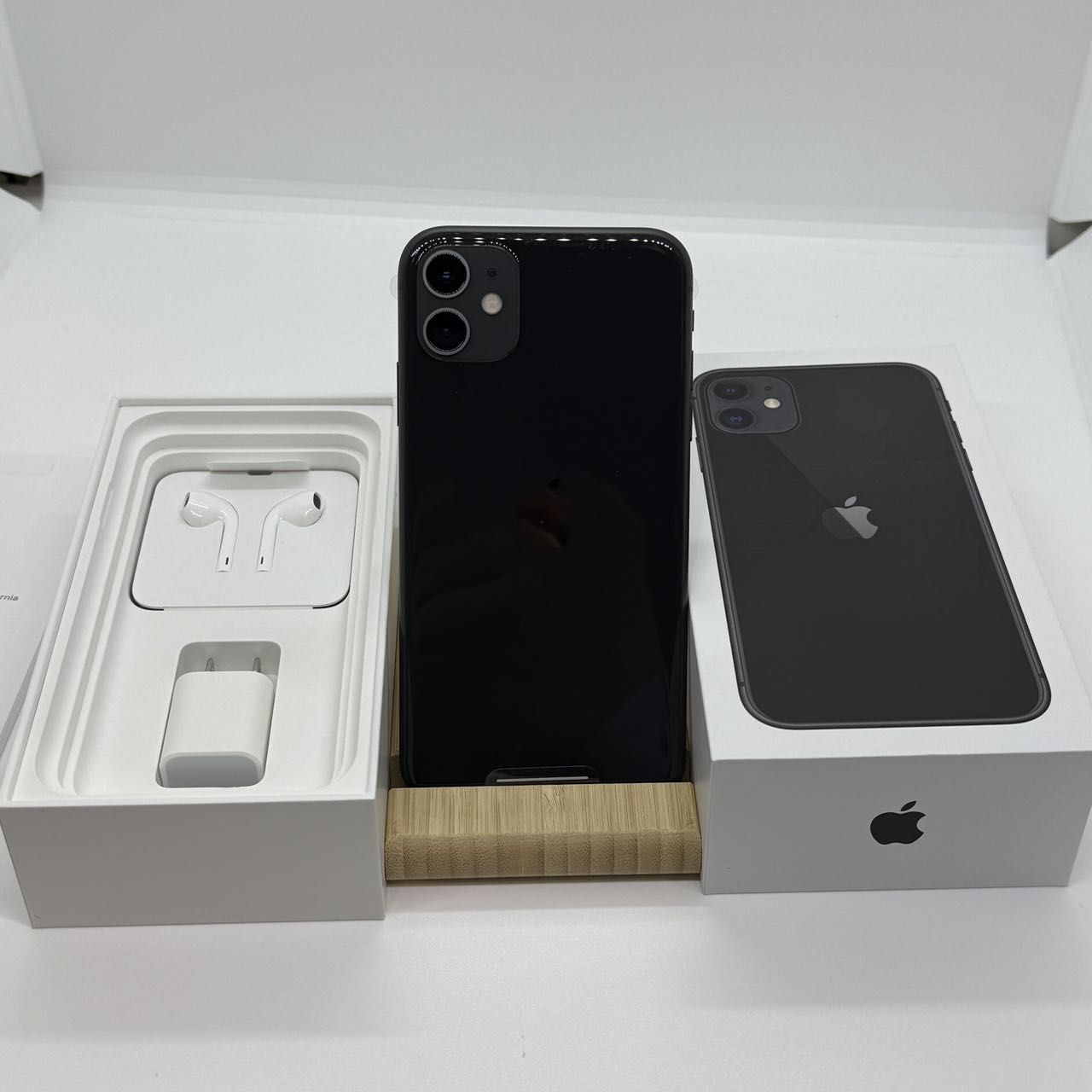 「Sランク」iPhone 11 64GB SIMフリー [ブラック] 3F952J/A