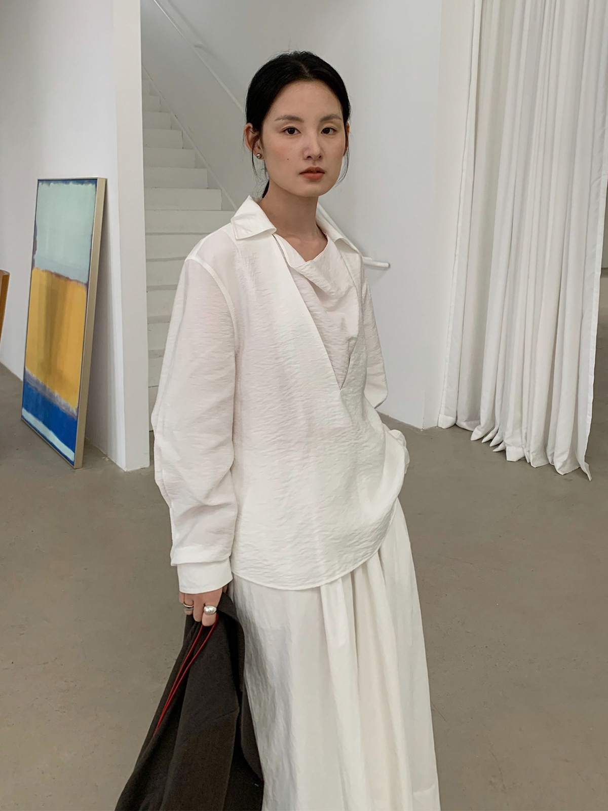 文芸感のある襟のパッチワークシャツ女性25春の新気質ゆったり系ベルトで着痩せしたトップス24639